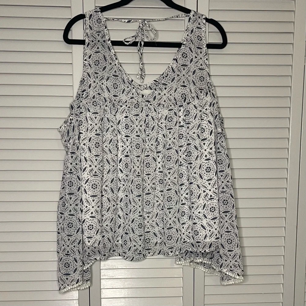 Abercrombie & Fitch Patterned Cold Shoulder Top - Picture 2 of 6